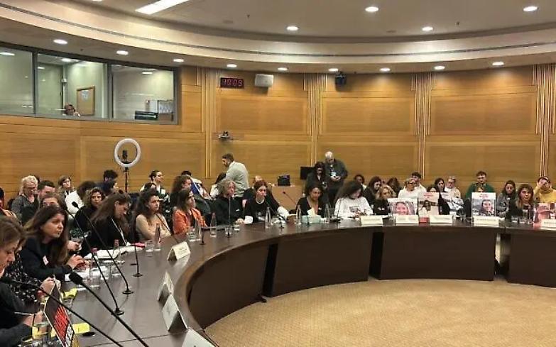 &ldquo;Stupri e abusi nei tunnel a Gaza&rdquo;: la testimonianza di un ostaggio israeliano in Parlamento