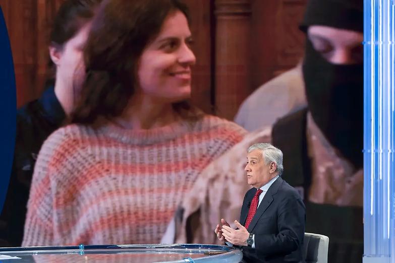 Domiciliari in ambasciata: l&rsquo;idea di La Russa per Ilaria Salis