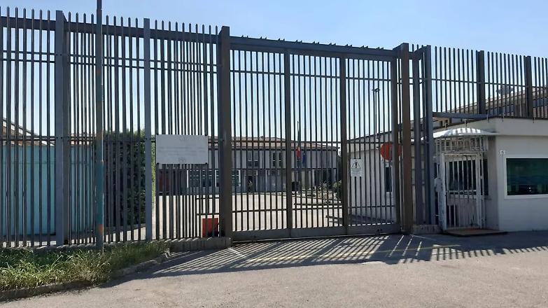 Altri due suicidi a Caserta e Verona: dall&rsquo;inizio dell&rsquo;anno 15 persone si sono tolte la vita in carcere