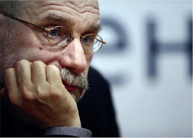 Mandato d&rsquo;arresto per Akunin scrittore e attivista anti- Putin