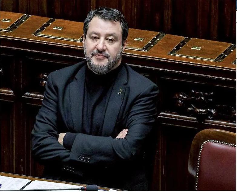 Salvini, dopo la ruspa il trattore. Cos&igrave; la Lega punta ai voti di Fratelli d&rsquo;Italia