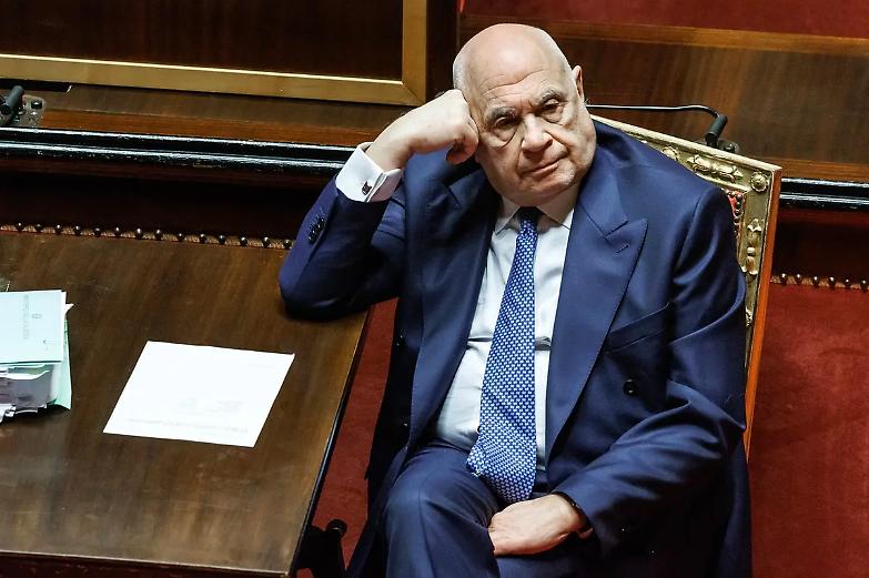 Sequestro dei cellulari solo con l&rsquo;ok del gip, ecco la norma