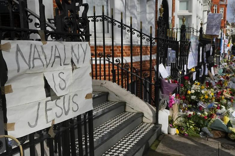 Russia, Renzi: &laquo;Cremlino responsabile della morte di Navalny&raquo;