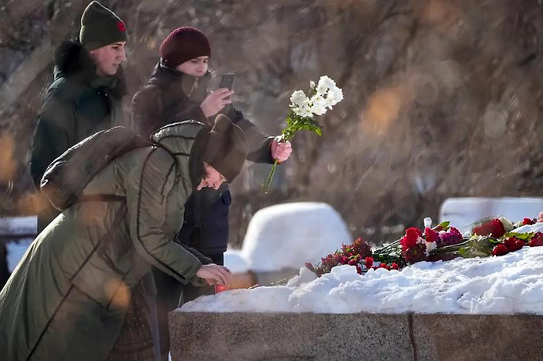 Navalny, l&rsquo;appello della madre a Putin: &ldquo;Restituisca il corpo di mio figlio&rdquo;