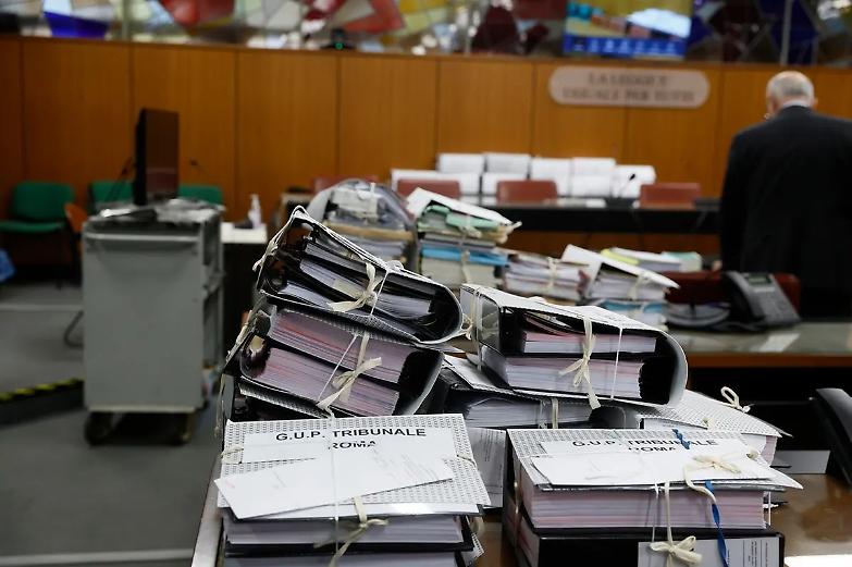 La fuga dei funzionari dal comune di Milano. &Egrave; paura della firma!