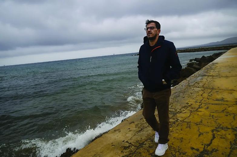 La storia di Reza, graziato dal mare. &laquo;Sono nato quella notte, sulla spiaggia di Cutro&raquo;