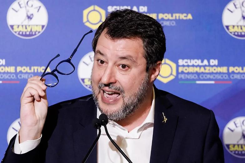 Esplode il caso Vannacci, Salvini: &laquo;Un&rsquo;inchiesta al giorno, siamo davvero al ridicolo&raquo;