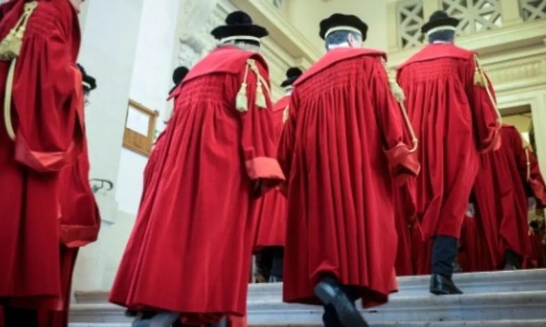 La vicenda &egrave; tortuosa, la morale &egrave; semplice: non toccate il potere di pm e giudici...