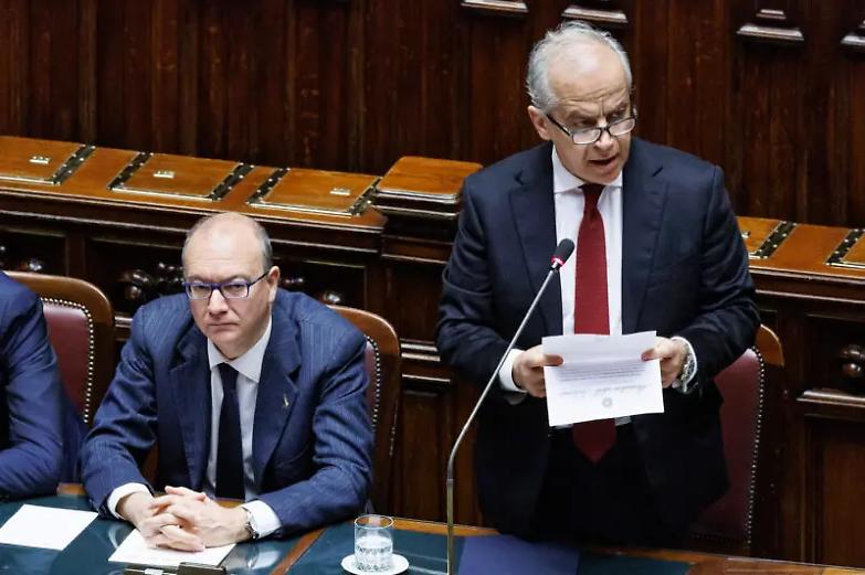 Manganellate agli studenti durante un corteo pro Palestina, Piantedosi: &laquo;No a processi sommari contro gli agenti&raquo;