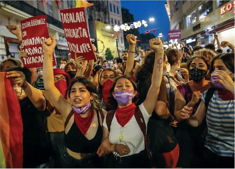 Turchia, ondata di femminicidi: sette donne uccise in un giorno