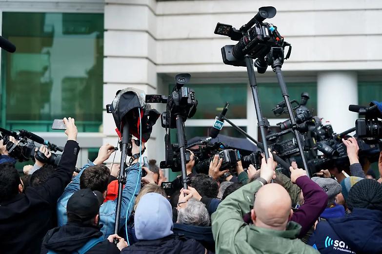 Strage di Erba, Il Pg: &laquo;Solo can-can mediatico. Gli assassini sono Olindo e Rosa&raquo;