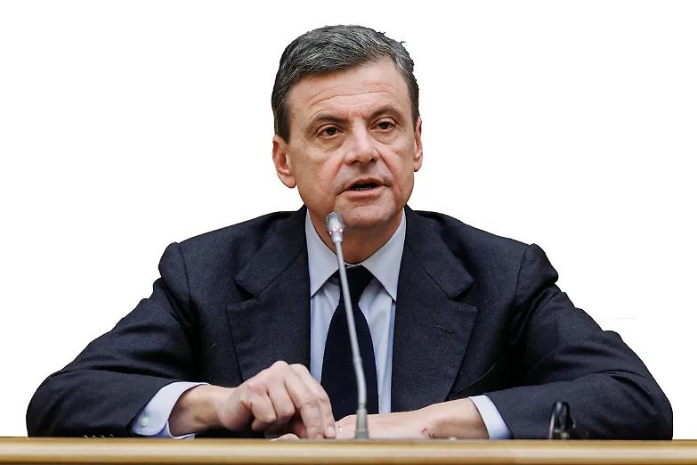 M5S, Calenda ci ripensa di nuovo: &laquo;Grillini populisti, incapaci, trasformisti, putiniani&raquo;