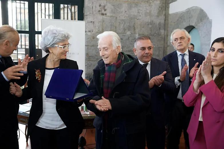 &laquo;Cos&igrave; Enzo ha fatto pace con Napoli&raquo;. Ce l&rsquo;ha portato per mano Francesca