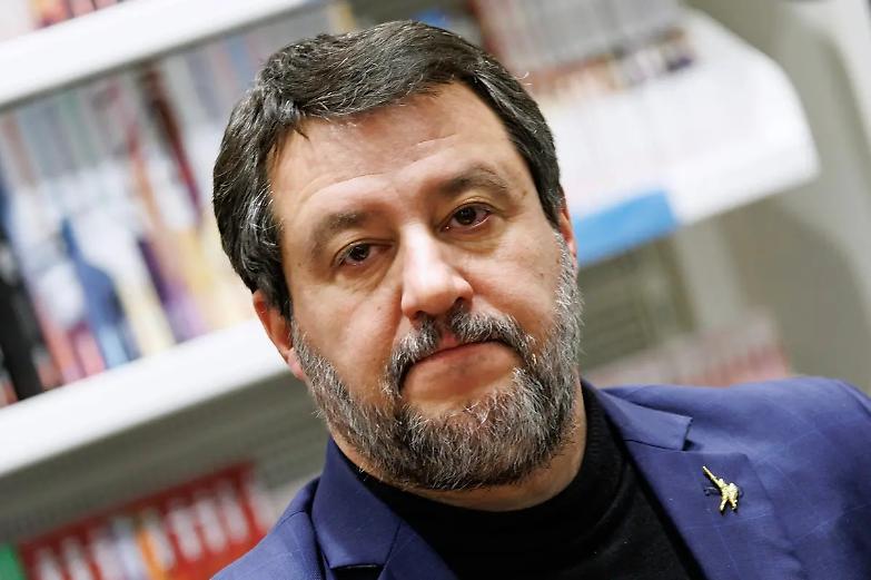Mentre la Lega sprofonda, Salvini esulta per la vittoria della destra portoghese...