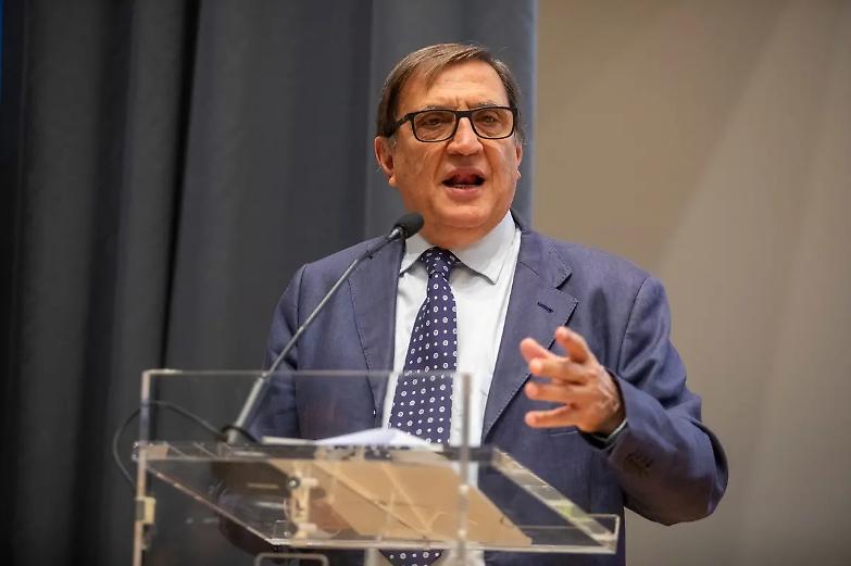 Romano La Russa sugli studenti manganellati: &ldquo;Avanguardia delle spranghe usate dai vostri nonni&rdquo;