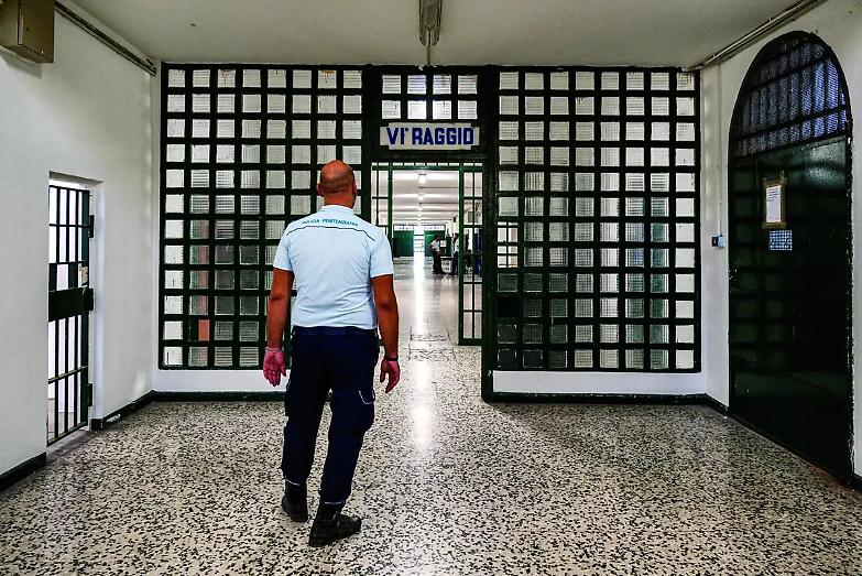 Aggressione in carcere a due avvocati: azione disciplinare per gli agenti