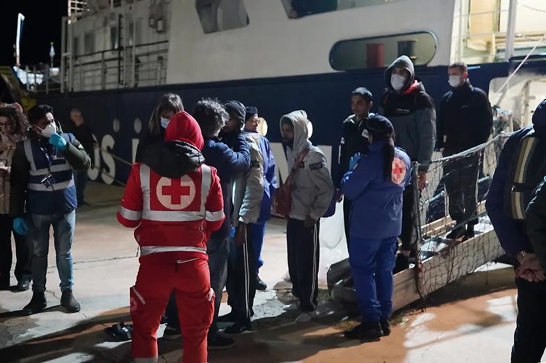 Il tribunale di Crotone sospende il fermo della Ong Humanity 1: &laquo;Liberi dopo un&rsquo;ingiusta detenzione&raquo; &ndash; FOTO