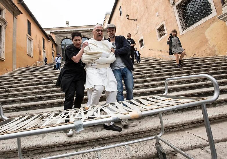 &laquo;Il manicomio? C&rsquo;&egrave; ancora, per&ograve; non lo vediamo: non &egrave; pi&ugrave; un luogo ma una pratica&raquo;