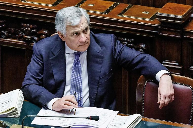Il cortocircuito di Forza Italia: garantisti con Santanch&egrave;, giustizialisti con Decaro