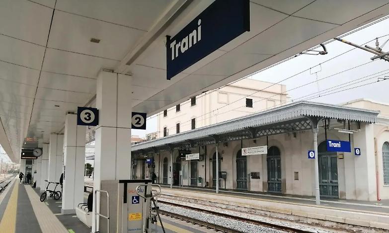 Allarme bomba nella stazione di Trani, chiuse le scuole