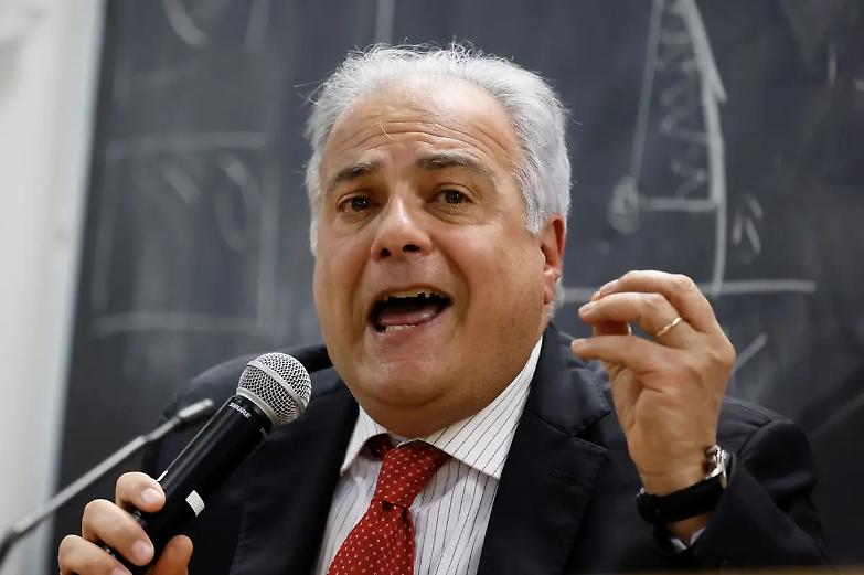 Caso Salis, il padre di Ilaria ora invoca l&rsquo;intervento di Mattarella