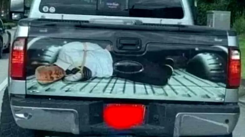 Donald Trump pubblica sui social un video di Biden legato mani e piedi