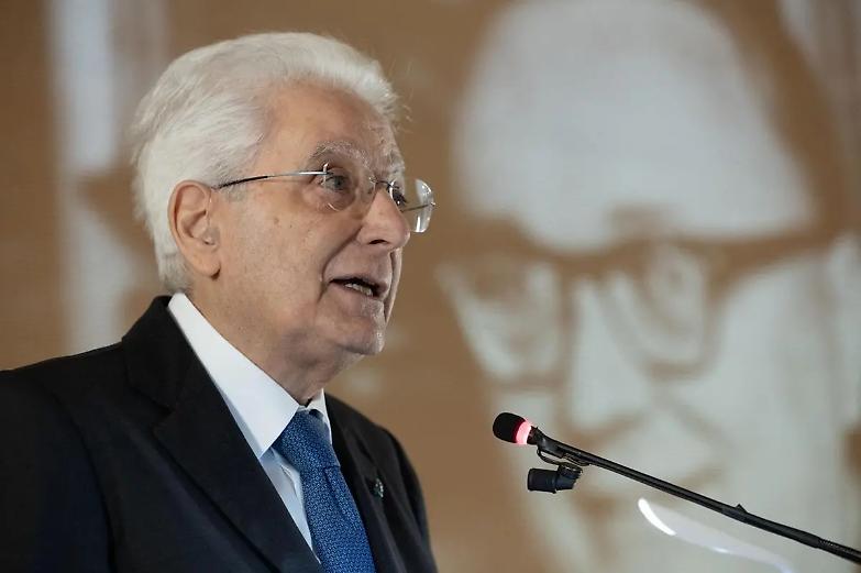 Mattarella: &ldquo;Il lavoro sia un&rsquo;occasione per il reinserimento dei detenuti&rdquo;