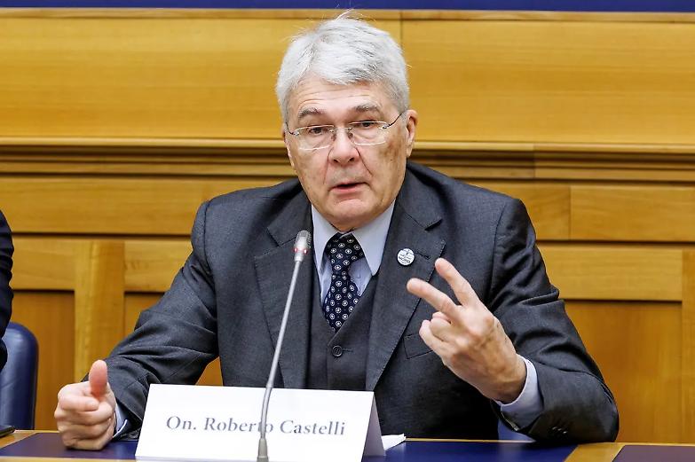 &laquo;Matteo &egrave; ossessionato dal Ponte sullo Stretto. La Lega &egrave; in mano a ragazzetti&raquo;