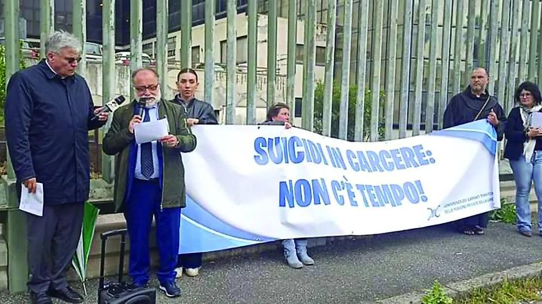 I garanti: &laquo;Fermate la strage di detenuti&raquo;. Ma in carcere si muore ancora