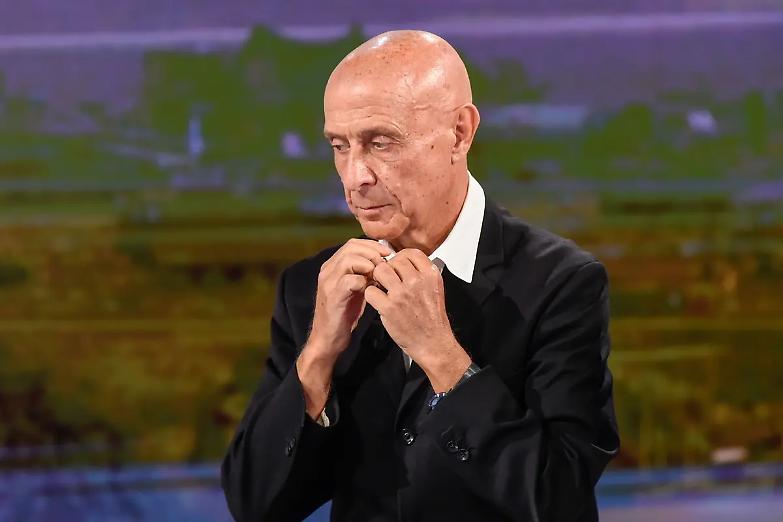 Essere Marco Minniti, il signore delle spie col cuore comunista e il dna militare