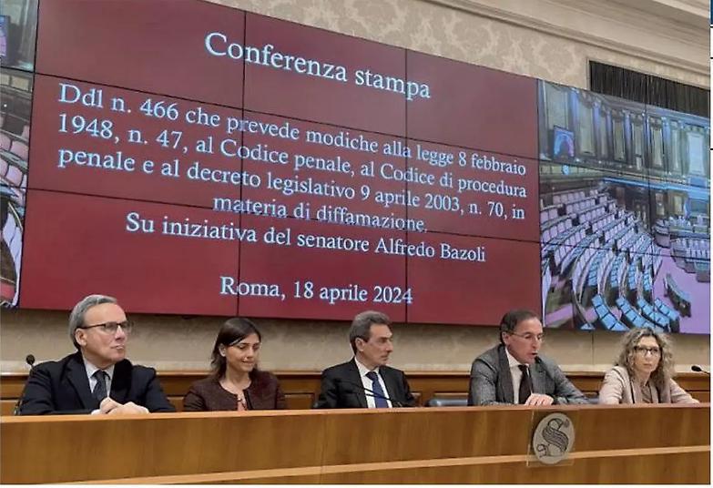 &laquo;Il governo vuole zittire la stampa&raquo;, il Partito democratico insiste