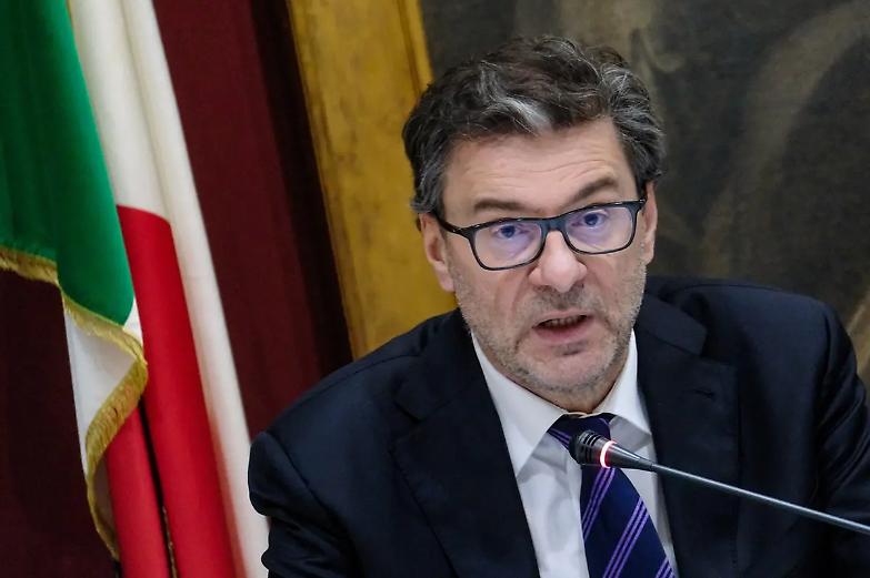 Via libera dell&rsquo;Ue al nuovo patto di stabilit&agrave;, la maggioranza si astiene. &ldquo;Clamorosa sfiducia a Giorgetti&rdquo;