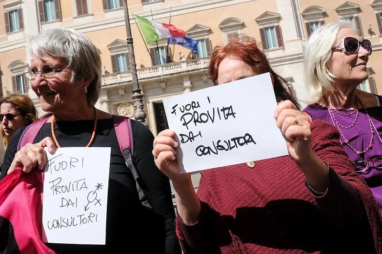 Tanto rumore per i pro-vita, quando il guaio &egrave; aver tradito la rivoluzione dei consultori
