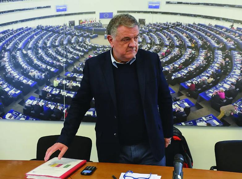 Il Qatargate perde pezzi: il &ldquo;superteste&rdquo; Panzeri sconfessato su Camusso