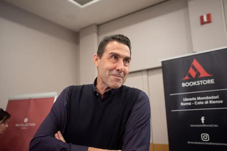 Se anche Crosetto ironizza sulla scelta di Vannacci: &laquo;&Egrave; un bene. Per l&rsquo;esercito...&raquo;