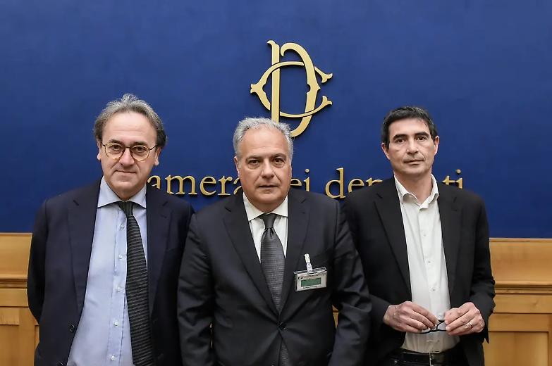 Il J&rsquo;accuse di pap&agrave; Salis: &laquo;Ungheria illiberale, perci&ograve; Ilaria si candida&raquo;