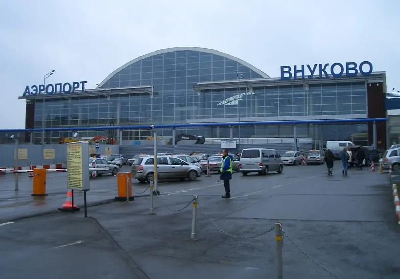Russia, evacuato un piano dell&rsquo;aeroporto di Mosca-Vnukovo per un allarme bomba