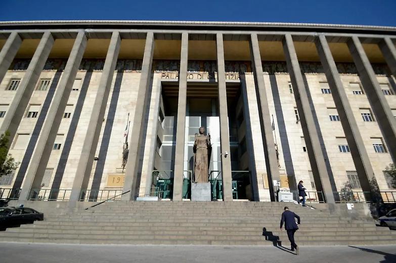 Per un pm &egrave; il mostro, per l&rsquo;altro la vittima. Assolto dopo 2 anni