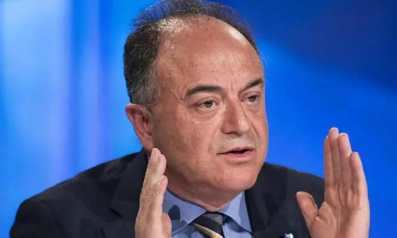 L&rsquo;ultima del procuratore Gratteri: &laquo;Carceri invase da telefonini&raquo;