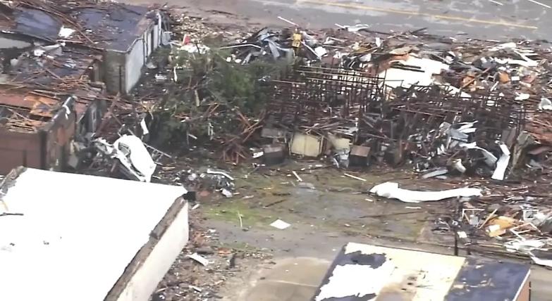Tornado si abbatte sull&rsquo;Oklahoma, almeno 4 morti e 20mila persone senza energia elettrica &ndash; FOTO
