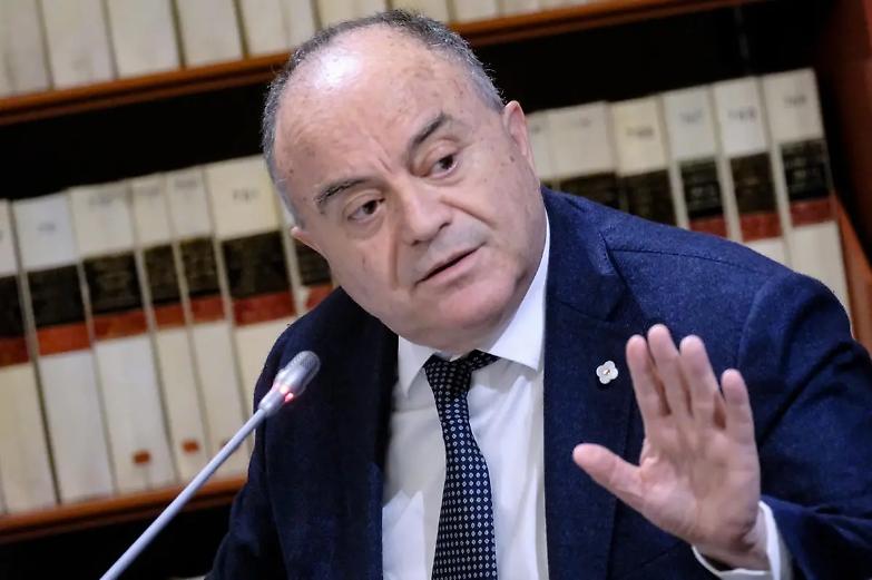 Gratteri: &laquo;I boss si chiamano da una prigione all&rsquo;altra, &egrave; il fallimento del sistema&raquo;