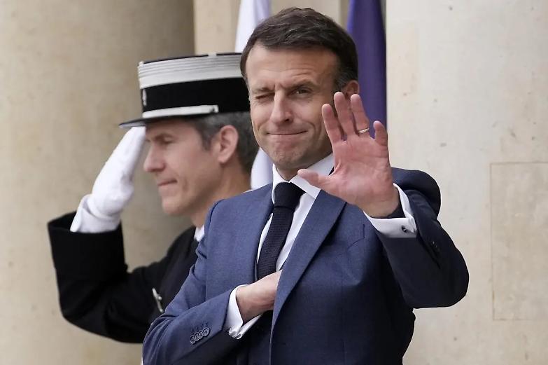 L&rsquo;Europe c&rsquo;est moi. Macron si incorona per sfidare Putin
