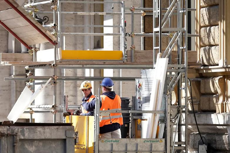&laquo;Il boom del settore si va esaurendo, ritardi sia per il lavori del Pnrr che per i cantieri del Giubileo&raquo;