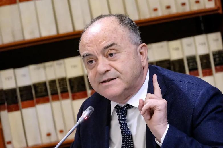 Gratteri: &laquo;Stretta sulle intercettazioni fatta per non far sapere cosa fanno i colletti bianchi&raquo;