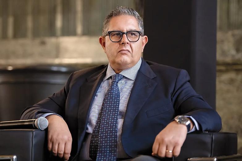 Da Toti a Emiliano, politica rimasta ferma al modello Mani pulite