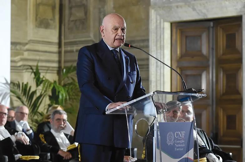 Avvocato in Costituzione, nel ddl Nordio la proposta del Cnf