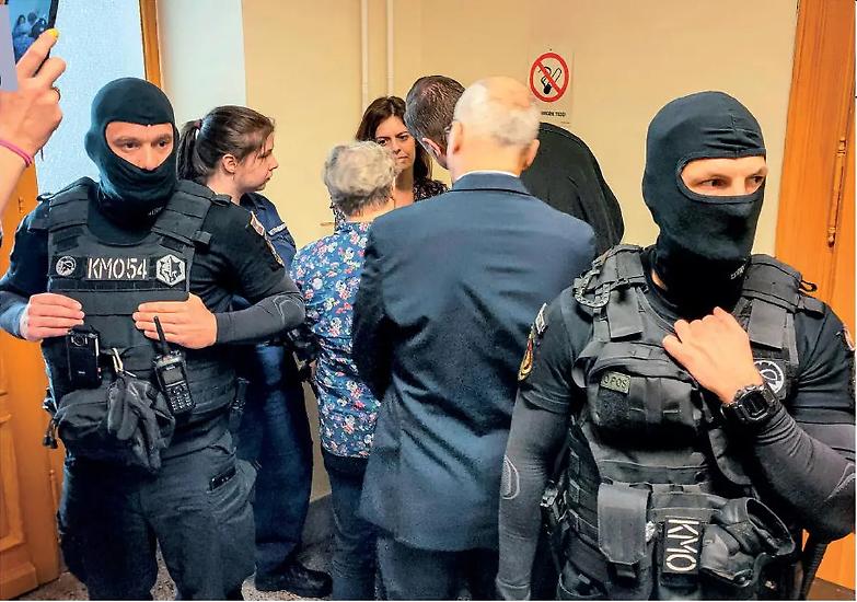 Le armi di Meloni per persuadere Orb&agrave;n a non tirare la corda su Salis