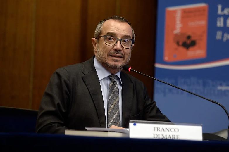 Addio a Franco Di Mare, una vita a raccontare le guerre in tv