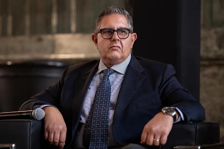 Su Toti un braccio di ferro tra parti. Ma il buon senso dice che va scarcerato