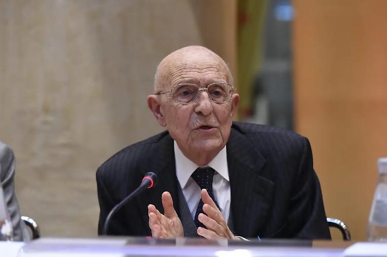 Intervista a Cassese: &laquo;Il sorteggio al Csm &egrave; la soluzione giusta&raquo;